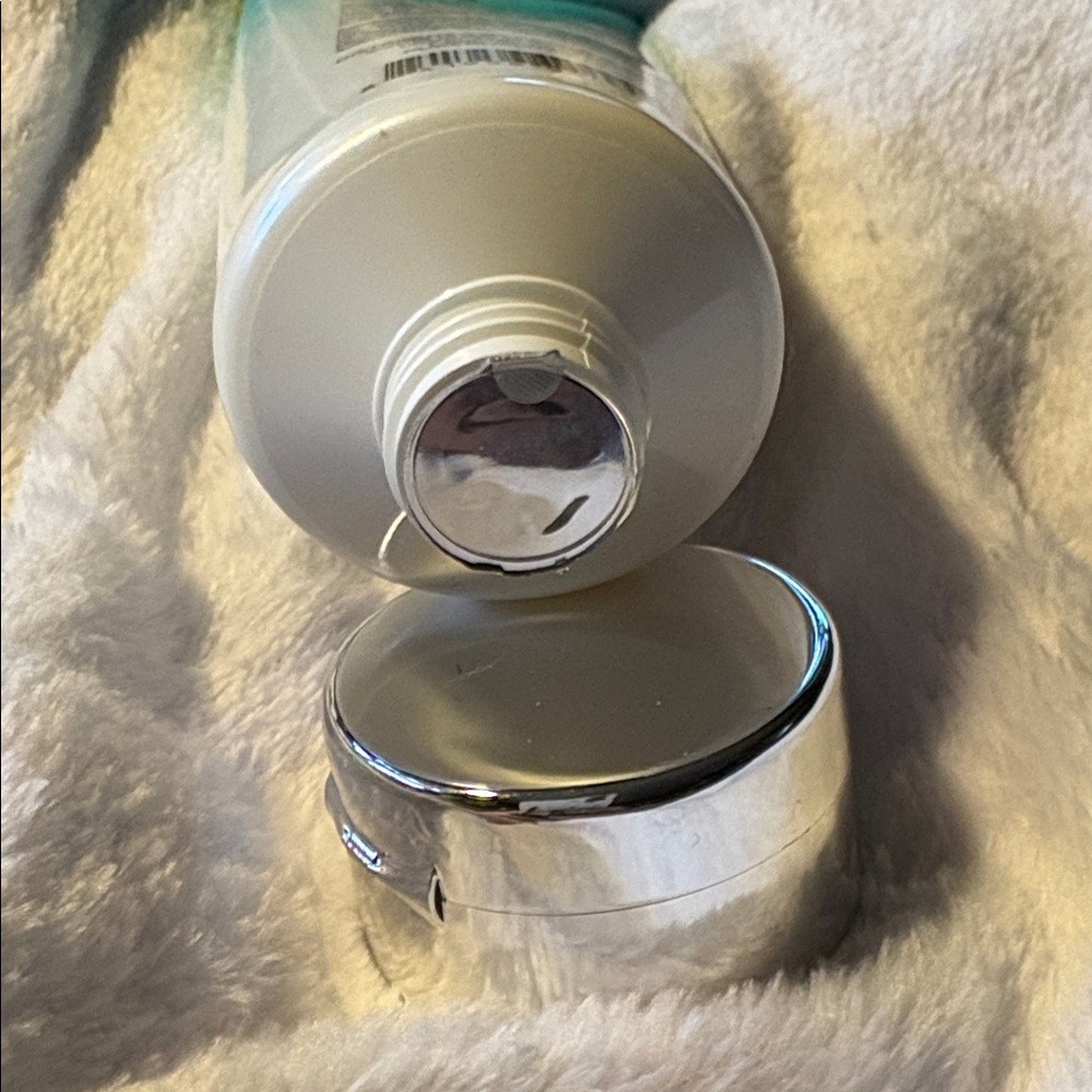 Flirt Conditioning Shave Cream - Picture 2 of 2